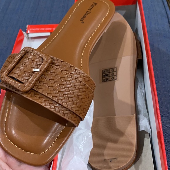 Super cute sandals but too small for me 🥲 Brand New Never Worn - Picture 2 of 3